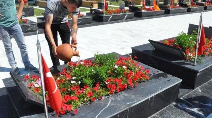 Babalar G&uuml;n&uuml;'nde Soma'da H&uuml;z&uuml;n Vardı