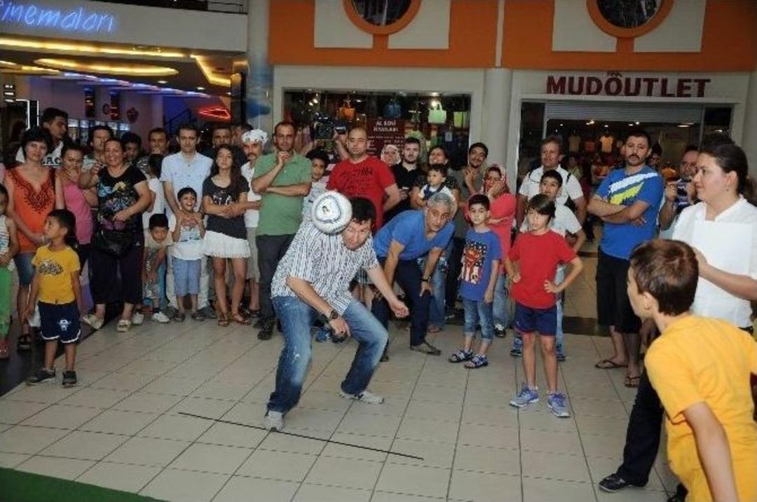 Deepo&rsquo;da Babalar, En &Ccedil;ok Kafa Gol&uuml; Atmak İ&ccedil;in Yarıştı