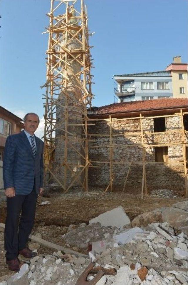 İshak Şah Camii Küllerinden Doğuyor