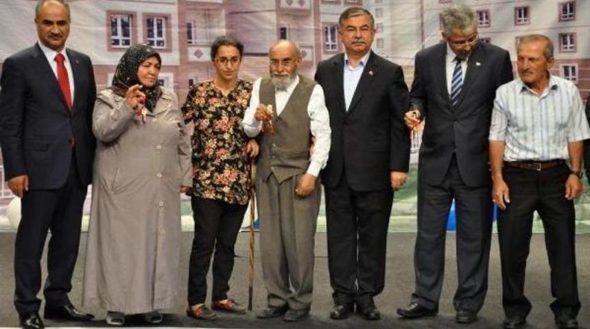 Bakan Yılmaz Sivas'ta Toki Konutlarının Anahtarlarını Teslim Etti