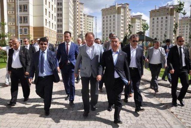 Bakan Yılmaz Sivas'ta Toki Konutlarının Anahtarlarını Teslim Etti