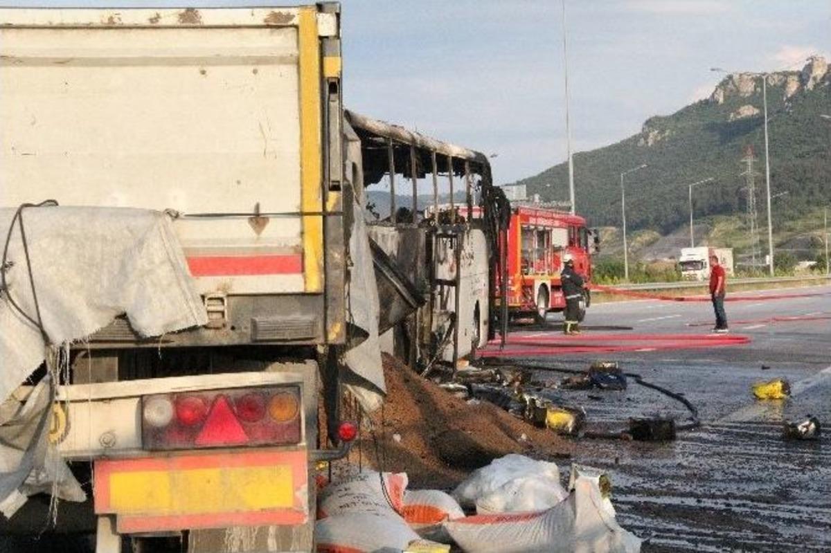 Bursa&rsquo;da Tır Yolcu Otob&uuml;s&uuml;ne &Ccedil;arptı: 1 &Ouml;l&uuml;, 26 Yaralı