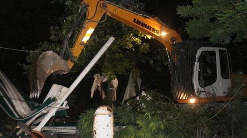 Beyoğlu'nda Sabaha Karşı Yıkım Operasyonu