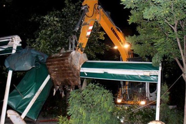 Beyoğlu'nda Sabaha Karşı Yıkım Operasyonu