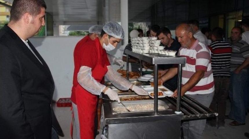 Hasta Yakınlarına Ve Vatandaşlara 30 G&uuml;n Boyunca İftar Yemeği