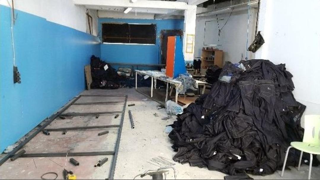 10 Dakikada Bin 500 Pantolon &Ccedil;aldılar