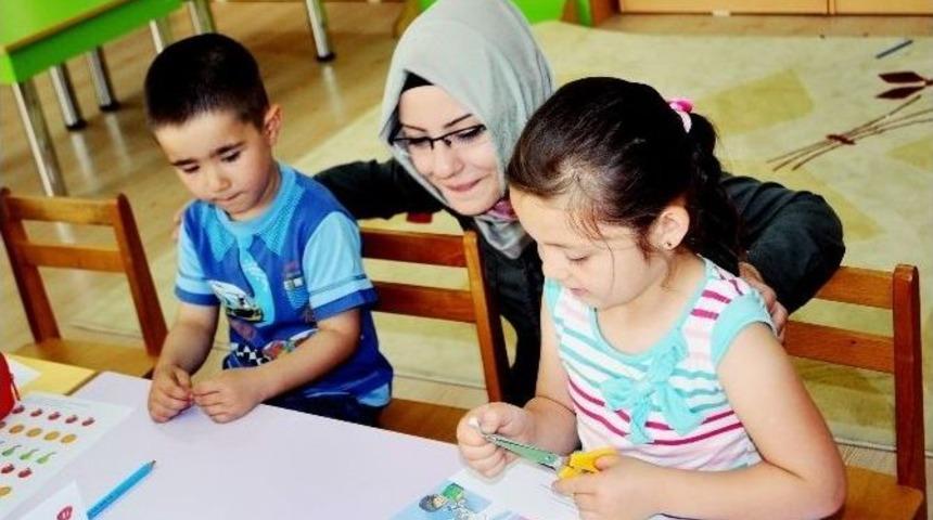 Ad&uuml;&rsquo;l&uuml; Gen&ccedil;ler G&ouml;n&uuml;ll&uuml; &Ouml;ğretmen Oldu