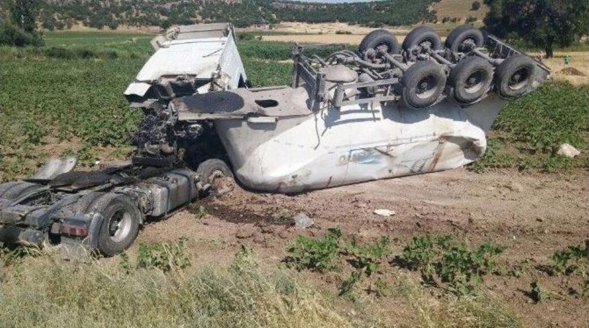 Adıyaman&rsquo;da Beton Mikseri Şarampole Yuvarlandı