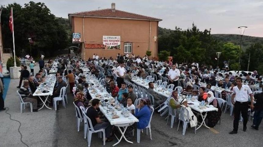 3 Mahalle 2 Ayrı İftar Sofrası