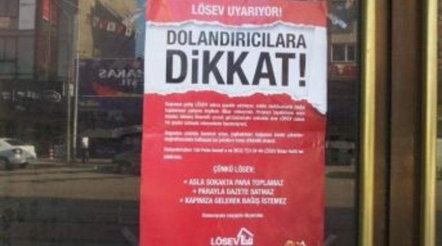 Palya&ccedil;o Kıyafetiyle Dolandırıcılık...