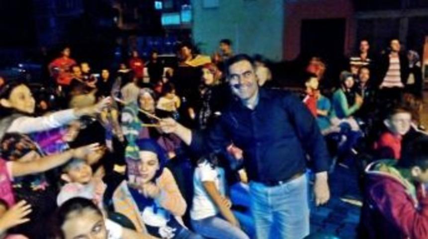 Kozcağız&rsquo;da Hacivat Karag&ouml;z Oyunu İlgiyle İzlendi