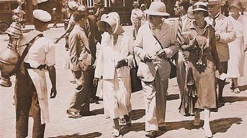 &lsquo;100 Years Of Travelers&rsquo; In Istanbul