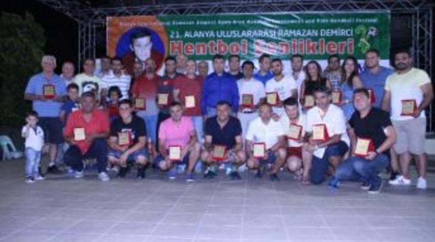 Hentbol Şenliğinde Banket Yemeği D&uuml;zenlendi