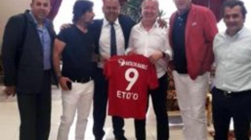 Antalyaspor Heyeti Eto&rsquo;o İ&ccedil;in Mılano&rsquo;ya Gitti