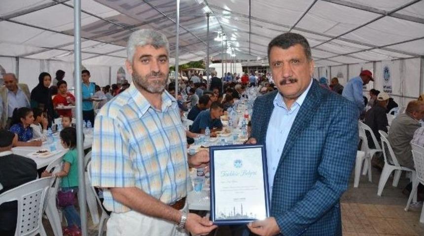 İftar &Ccedil;adırına Vatandaşlardan Yoğun İlgi