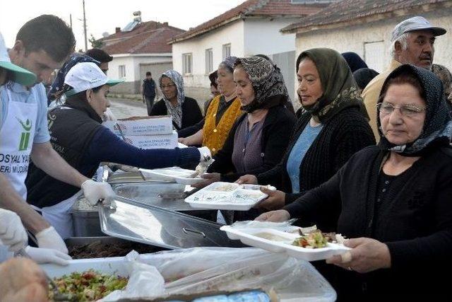 Tepebaşı Belediyesi&rsquo;nin Sokak İftarları Devam Ediyor 2