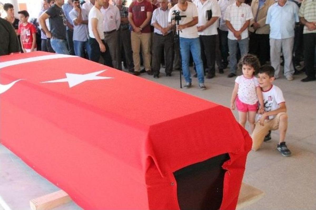 3 Yaşındaki Azra, Şehit Babasını &Ouml;perek Uğurladı