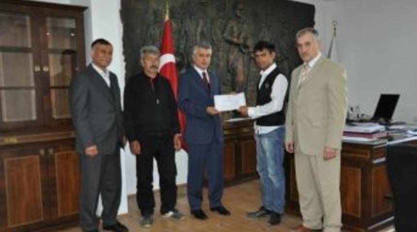 Kazada Duyma Ve Konuşma Yetisi Kaybetti, Ardından Okuma Yazma &Ouml;ğrendi