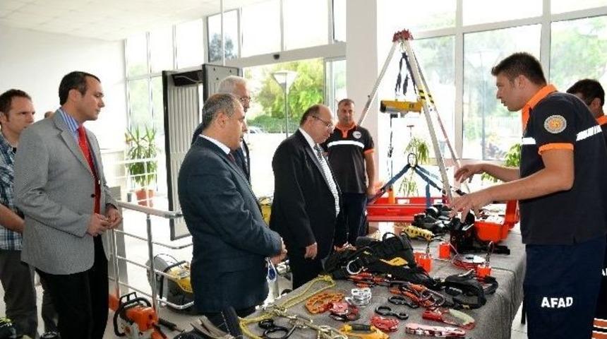 Vali &Ccedil;i&ccedil;ek Afet M&uuml;dahale Planı Tatbikatı&rsquo;na Katıldı