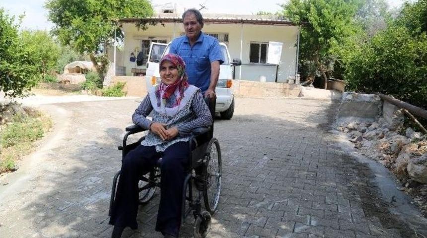 Erdemli Belediyesi, Engelli Vatandaş İ&ccedil;in Parke Yol Yaptı