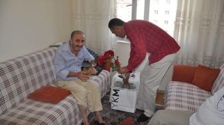Kızılay&rsquo;dan Yaşlı Ve Yardıma Muhta&ccedil; Babalara Ziyaret