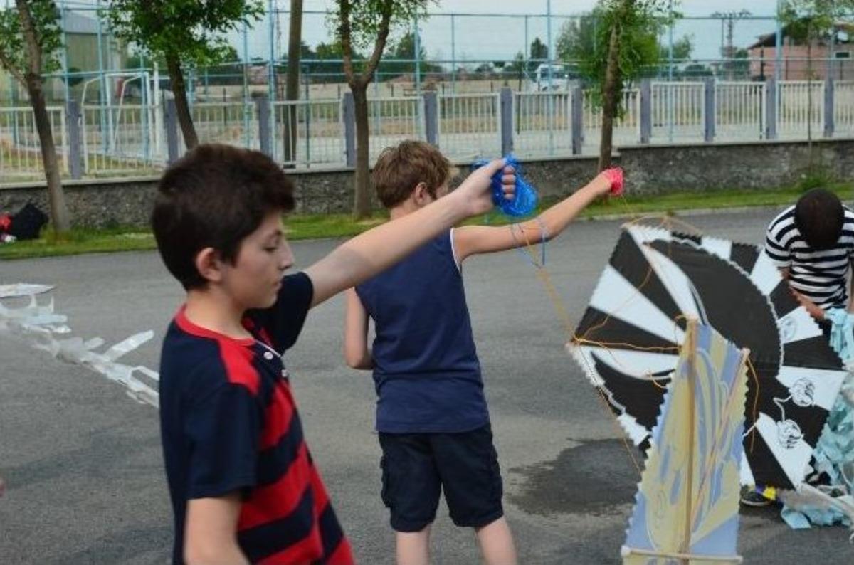 Muş&rsquo;ta &Ccedil;ocuklar Toy Ve Telli Turnalar İ&ccedil;in U&ccedil;urtma U&ccedil;urdu