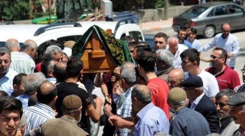 Babalar G&uuml;n&uuml;'nde Boğulan Baba Toprağa Verildi