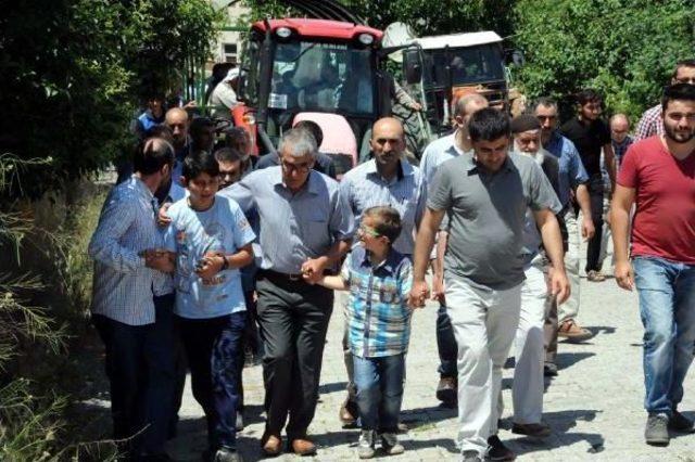 Babalar Günü'nde Boğulan Baba Toprağa Verildi