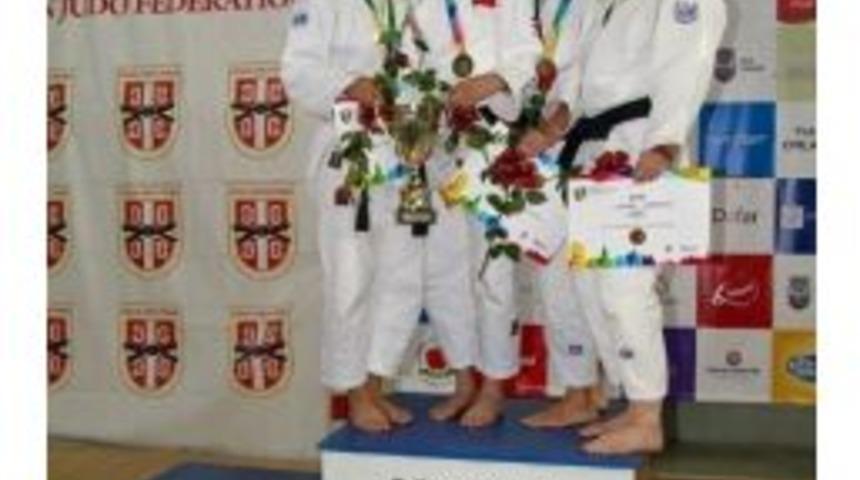 Gen&ccedil;ler Balkan Şampiyonası&rsquo;nda Osmangazi Fırtınası