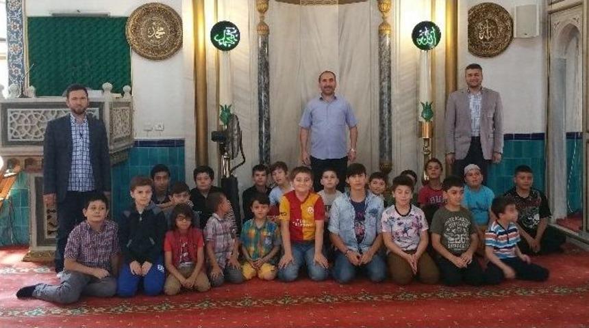 Camiler &Ccedil;ocuk Sesleri İle Doldu