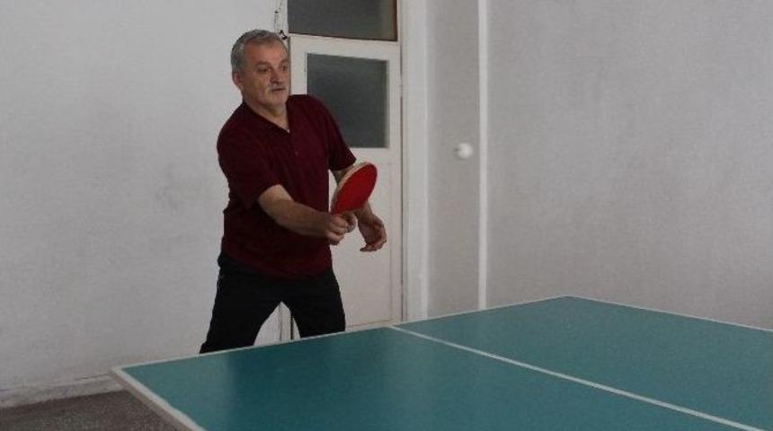 İş Hanı Esnafının Masa Tenisi Tutkusu