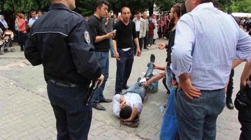 4 G&uuml;n &Ouml;nce Bı&ccedil;akla Saldıran Amcasının Oğlunu Bacağından Vurdu