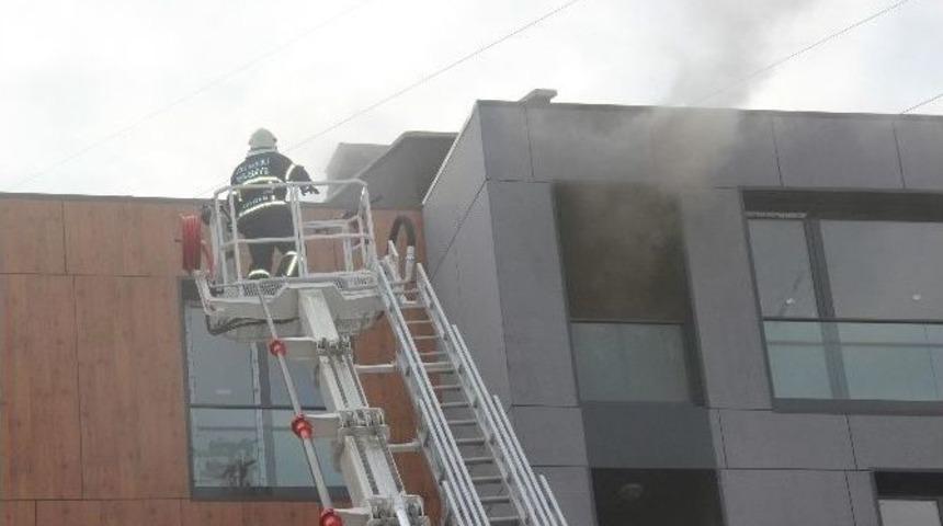 Avukatlık B&uuml;rosunda Yangın