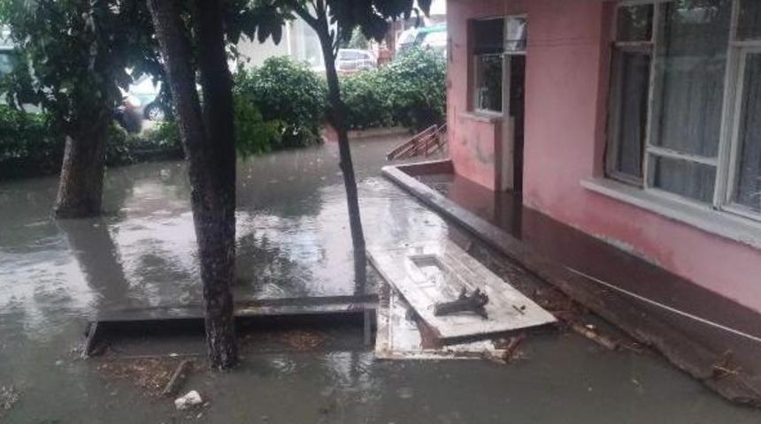 Sağanak Yağış Anadolu Yakasında Etkili Oluyor