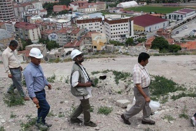 Unesco Temsilcisi Kothari, Dünyanın En Büyük Yeraltı Şehrinde İncelemelerde Bulundu