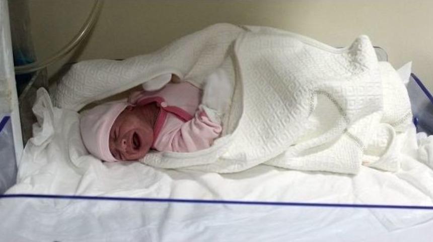 2 Aylık Bebeğin İnanılmaz Yaşam Savaşı