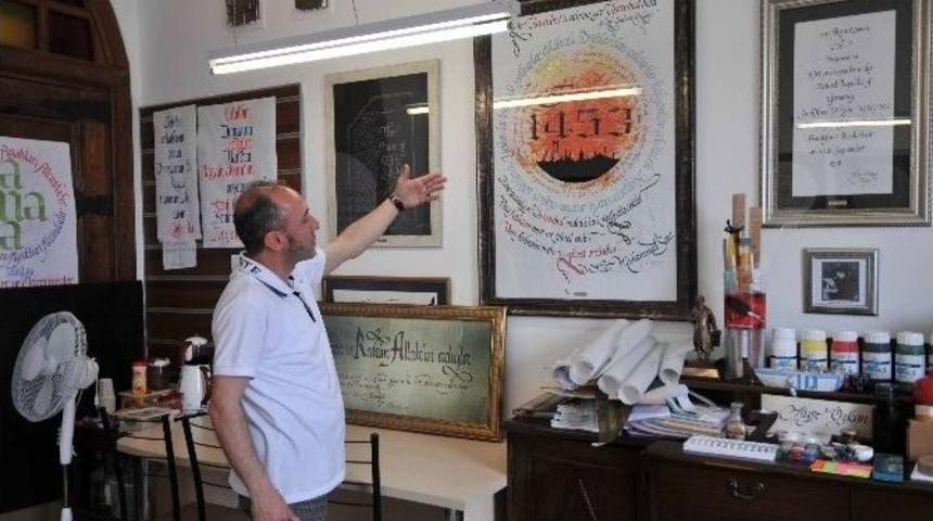 En Değerli Eserini Mustafa Ak&rsquo;a Hediye Etti