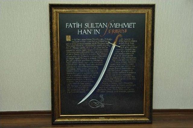 En Değerli Eserini Mustafa Ak&rsquo;a Hediye Etti 1