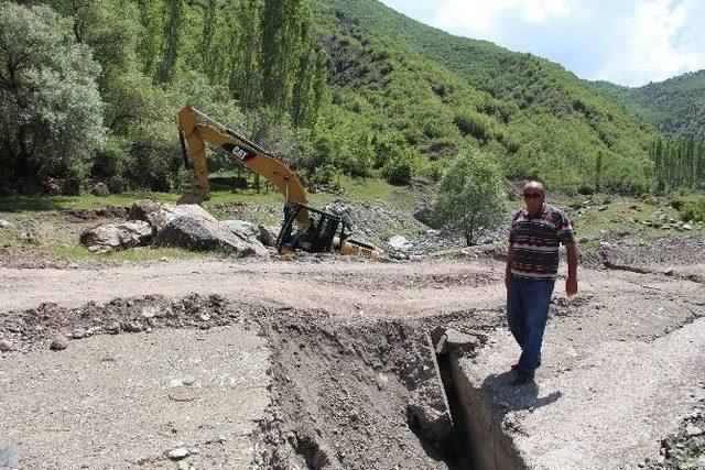 Oltu’da Sel’in Tahrip Ettiği Köprüler Yeniden Yapılıyor