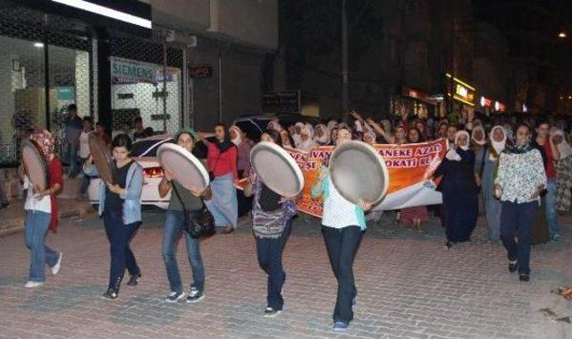 Hdp den Nusaybin de  &ouml;calan a &Ouml;zg&uuml;rl&uuml;k  Y&uuml;r&uuml;y&uuml;ş&uuml; 1