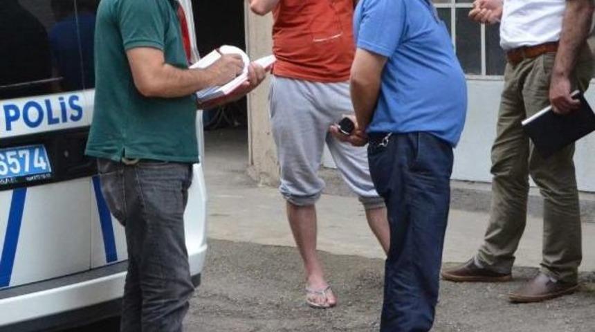 Kapıları A&ccedil;ık Unutulan Otomobilden 18 Bin Dolar &Ccedil;alındı