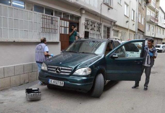 Kapıları A&ccedil;ık Unutulan Otomobilden 18 Bin Dolar &Ccedil;alındı 1