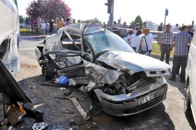 Antalya'da Zincirleme Kaza: 1 Ölü, 2 Yaralı