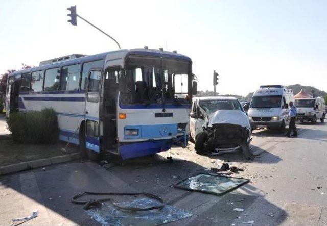 Antalya'da Zincirleme Kaza: 1 Ölü, 2 Yaralı