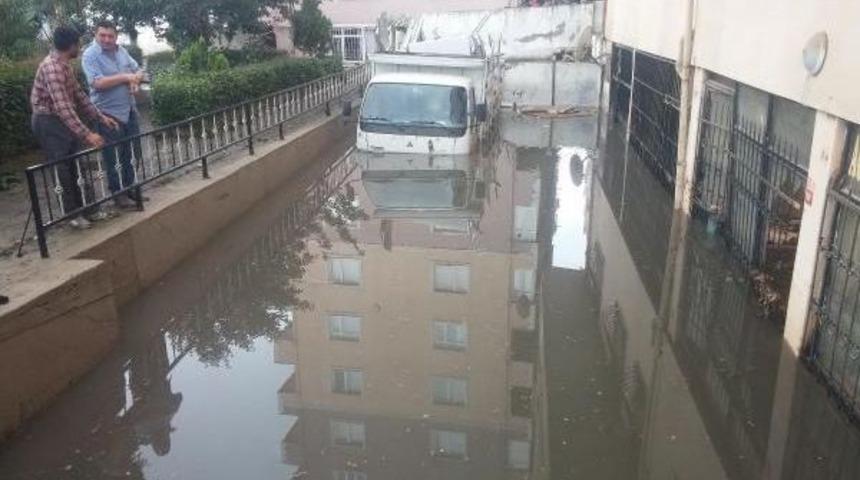Kartal'da Yağmur Sonrası Bu Manzaralar Yaşandı