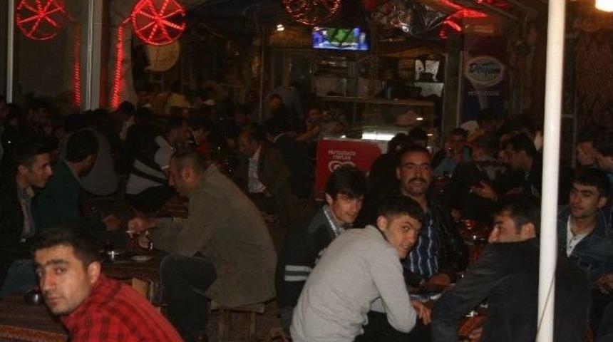 Erzurum&rsquo;da İftar Sonrası Semaver &Ccedil;ayı Keyfi