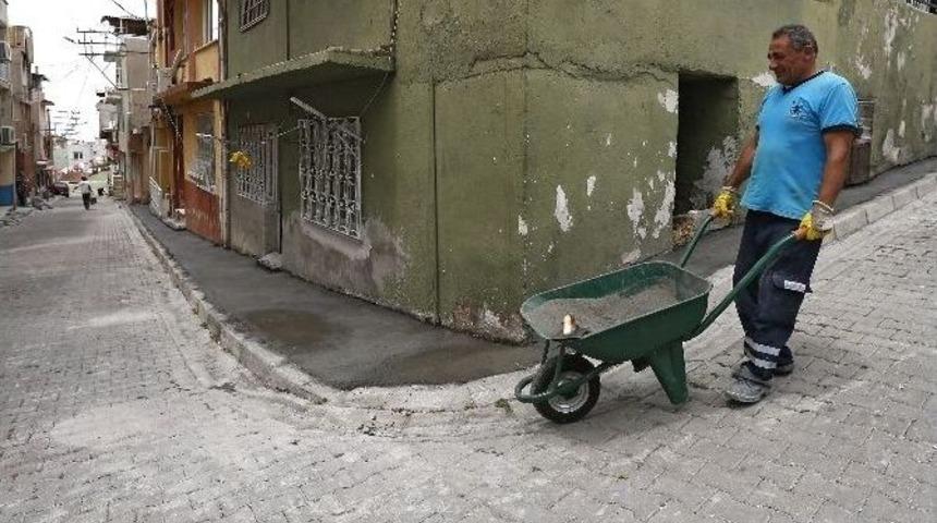 Konak&rsquo;ta Vatandaş İstedi Kaldırımlar Değişti