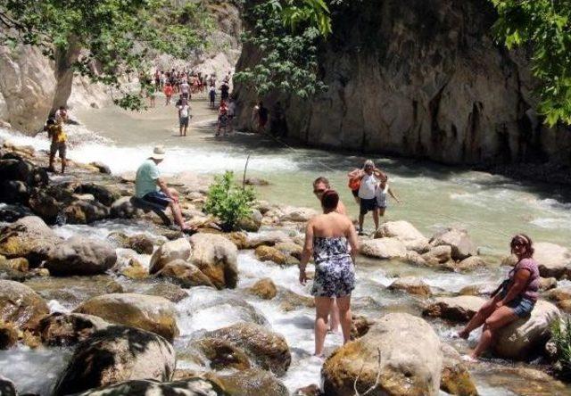 Saklıkent Kanyonu'na Ziyaretçi Akını