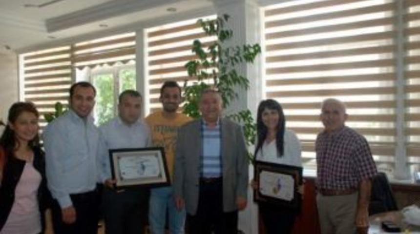 Avrupa Kalite Etiketi Alan &Ouml;ğretmene Plaket