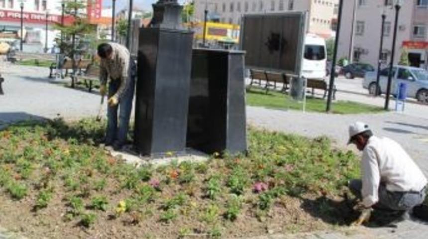 Cihanbeyli&rsquo;ye 5 Bin &Ccedil;i&ccedil;ek Fidesi Dikiliyor